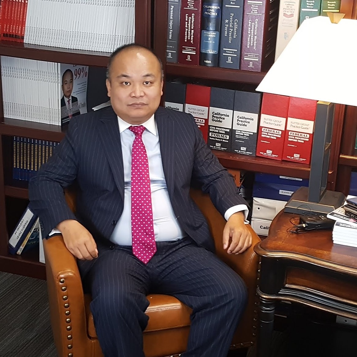 美国婚姻绿卡造假乱象：15万美金买陷阱，假结婚背后藏性侵与驱逐